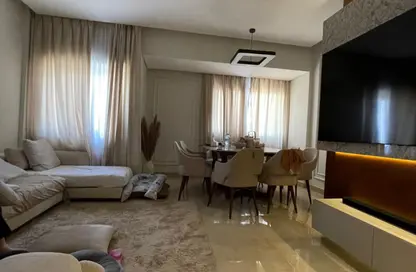 (بنتهاوس  (روف - 3 غرف نوم - 3 حمامات للبيع في مون ريزيدنس - فيفث سكوير - التجمع الخامس - مدينة القاهرة الجديدة - القاهرة