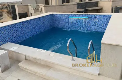 (بنتهاوس  (روف - 2 غرف نوم - 4 حمامات للبيع في جاليريا  مون فالى - المستثمرين الجنوبية - مدينة القاهرة الجديدة - القاهرة