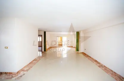 Apartment - 1 Bedroom - 2 Bathrooms for sale in Mostafa Maher St. - Glim - Hay Sharq - Alexandria