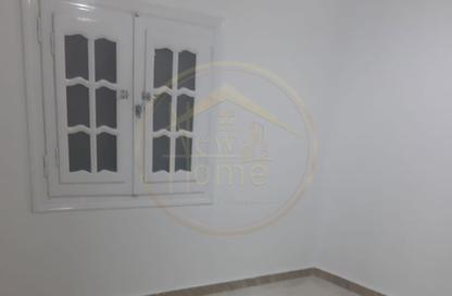 Apartment - 3 Bedrooms - 1 Bathroom for rent in Moharam Bek Alley - Moharam Bek - Hay Wasat - Alexandria