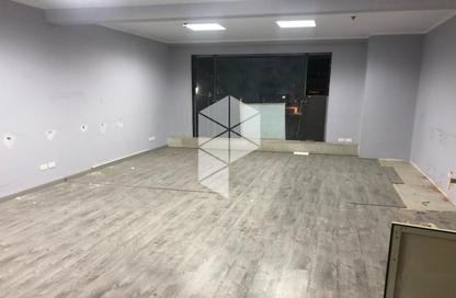 محل تجاري - استوديو - 1 حمام للايجار في شارع مجمع البنوك - شارع التسعين الجنوبي - التجمع الخامس - مدينة القاهرة الجديدة - القاهرة