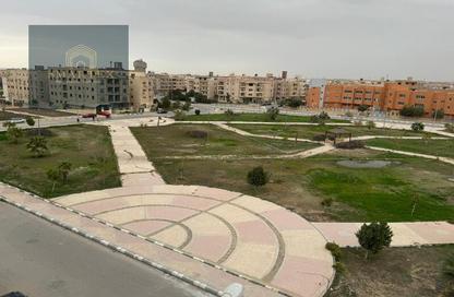 شقة - 4 غرف نوم - 3 حمامات للبيع في المجاورة الاولي - المنطقة السابعة - مدينة الشروق - القاهرة
