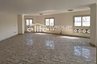 شقة - 3 غرف نوم - 3 حمامات للبيع في طريق الحرية - محطة الرمل - حي وسط - الاسكندرية