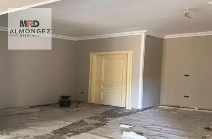 Apartment - 3 Bedrooms - 3 Bathrooms for sale in Grand Cesar - South Investors Area - New Cairo City - Cairo