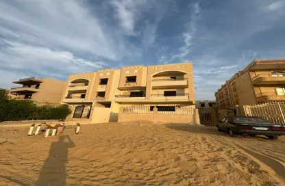 شقة - 3 غرف نوم - 3 حمامات للبيع في المجاورة الاولي - الحي الثاني شرق - مدينة الشروق - القاهرة