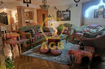 شقة - 5 غرف نوم - 4 حمامات للبيع في شارع المساحه - الدقي - الجيزة