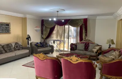 شقة - 3 غرف نوم - 2 حمامات للايجار في شارع شعراوي - لوران - حي شرق - الاسكندرية