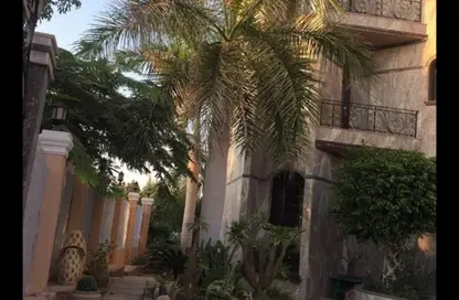 فيلا - 5 غرف نوم - 6 حمامات للايجار في الحي الثاني شرق - مدينة الشروق - القاهرة