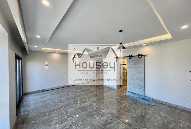 8260302 - Property Image 3