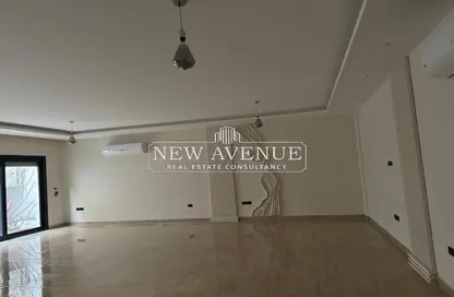 Villa - 5 Bedrooms - 6 Bathrooms for sale in Azzar - 5th Settlement Compounds - The 5th Settlement - New Cairo City - Cairo