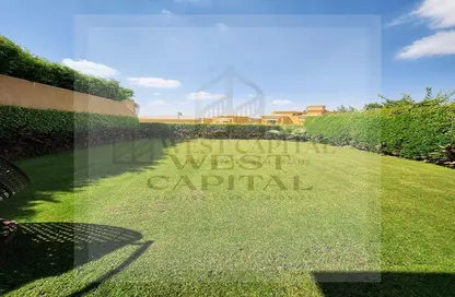 Townhouse - 3 Bedrooms - 4 Bathrooms for sale in Royal Meadows - Sheikh Zayed Compounds - Sheikh Zayed City - Giza