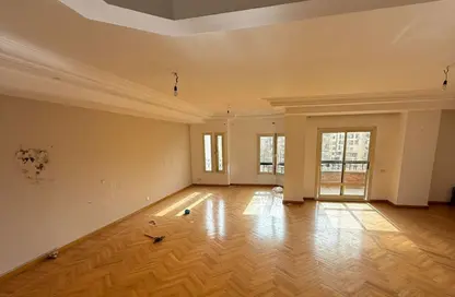 Apartment - 4 Bedrooms - 3 Bathrooms for sale in Mohammed Al Mokaled St. - 8th Zone - Nasr City - Cairo