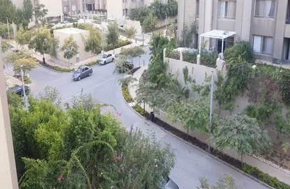 شقة - 2 غرف نوم - 2 حمامات للبيع في فيلدج جيت - المستثمرين الجنوبية - مدينة القاهرة الجديدة - القاهرة