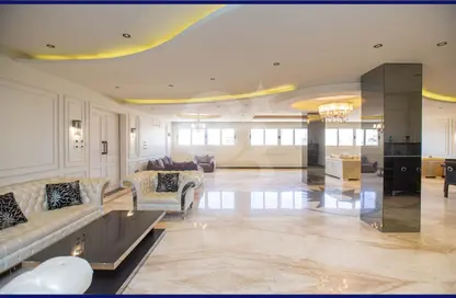 Apartment - 5 Bedrooms - 3 Bathrooms for sale in Abd Al Aziz Fahmy St. - Sidi Gaber - Hay Sharq - Alexandria