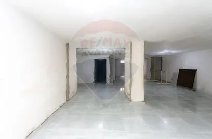 محل تجاري - استوديو - 2 حمامات للبيع في سبورتنج - حي شرق - الاسكندرية