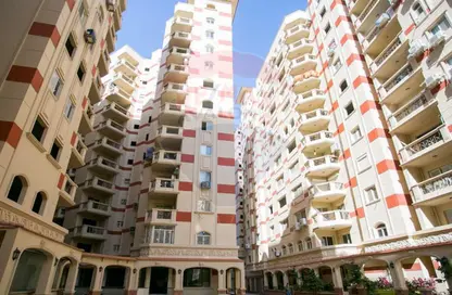 شقة - 3 غرف نوم - 2 حمامات للبيع في شارع مدرسة الريادة - سموحة - حي شرق - الاسكندرية