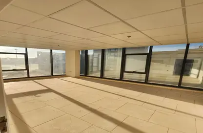 Clinic - Studio - 1 Bathroom for sale in Suez Road - New Cairo City - Cairo