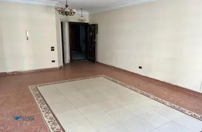 Apartment - 3 Bedrooms - 1 Bathroom for sale in Zahraa Madinet Nasr School St. - 10th District - Nasr City - Cairo