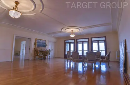 Apartment - 4 Bedrooms - 2 Bathrooms for rent in Nile St. - Dokki - Giza