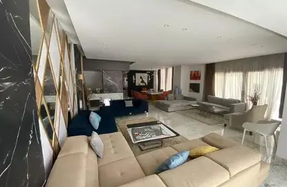 Villa - 5 Bedrooms - 4 Bathrooms for sale in Stei8ht - The 1st Settlement - New Cairo City - Cairo
