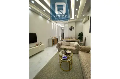 Apartment - 3 Bedrooms - 2 Bathrooms for sale in Eighth Sector - Zahraa El Maadi - Hay El Maadi - Cairo