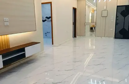 شقة - 3 غرف نوم - 2 حمامات للبيع في البوابة الاولي - خوفو - حدائق الاهرام - الجيزة