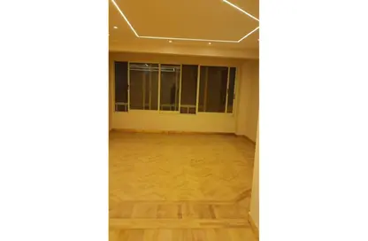 Apartment - 3 Bedrooms - 3 Bathrooms for sale in Al Reyad St. - Mohandessin - Giza