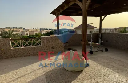 Twin House - 5 Bedrooms - 4 Bathrooms for sale in Greens - 6th District - Sheikh Zayed City - Giza