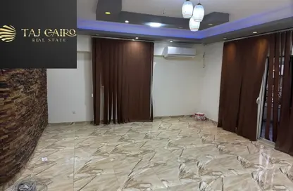 شقة - 3 غرف نوم - 2 حمامات للايجار في شارع عمر بن عبد العزيز - الحي الاول - التجمع الخامس - مدينة القاهرة الجديدة - القاهرة