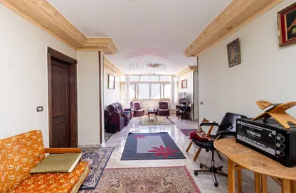 Apartment - 2 Bedrooms - 1 Bathroom for sale in Camp Chezar - Hay Wasat - Alexandria