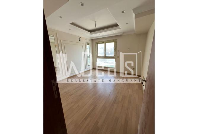 8074300 - Property Image 2