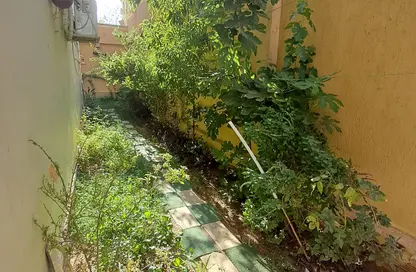 Apartment - 2 Bedrooms - 1 Bathroom for rent in Area C - Ganoob El Acadimia - New Cairo City - Cairo