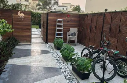 Villa - 5 Bedrooms - 4 Bathrooms for sale in Uptown Cairo Road - Al Abageyah - El Khalifa - Cairo