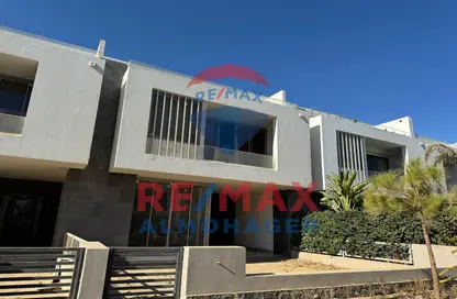 Townhouse - 4 Bedrooms - 4 Bathrooms for sale in New Giza - Cairo Alexandria Desert Road - 6 October City - Giza