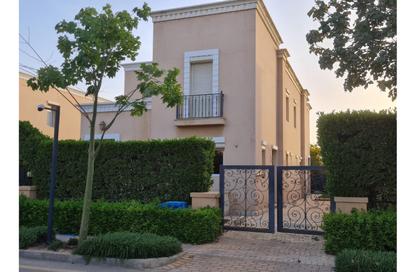 Villa - 3 Bedrooms - 5 Bathrooms for sale in Mivida - 5th Settlement Compounds - The 5th Settlement - New Cairo City - Cairo