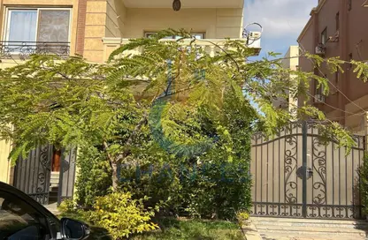 Duplex - 5 Bedrooms - 4 Bathrooms for sale in Area E - Ganoob El Acadimia - New Cairo City - Cairo