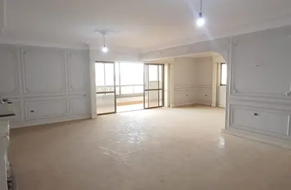 Apartment - 4 Bedrooms - 2 Bathrooms for sale in Abd Al Hamid Badawy St. - El Hegaz Square - El Nozha - Cairo