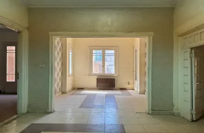 شقة - 5 غرف نوم - 2 حمامات للبيع في جاردن سيتي - القاهرة