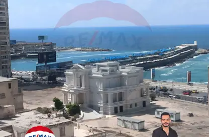 Apartment - 3 Bedrooms - 3 Bathrooms for sale in Abdel Salam Aref St. - Glim - Hay Sharq - Alexandria
