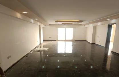 Apartment - 3 Bedrooms - 3 Bathrooms for rent in Gesr Al Suez St. - El Nozha El Gadida - El Nozha - Cairo