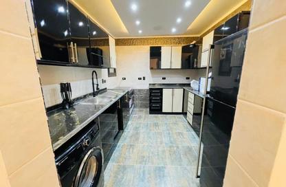 شقة - 3 غرف نوم - 3 حمامات للايجار في شارع شهاب - المهندسين - الجيزة