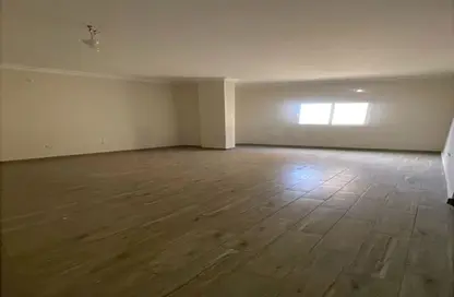Apartment - 3 Bedrooms - 2 Bathrooms for rent in Ganoob El Acadimia - New Cairo City - Cairo