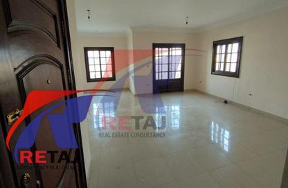 Apartment - 3 Bedrooms - 2 Bathrooms for rent in Al Shaimaa St. - Area F - Ganoob El Acadimia - New Cairo City - Cairo