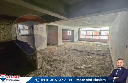 شقة - 4 غرف نوم - 2 حمامات للبيع في شارع محرم بك - محرم بك - حي وسط - الاسكندرية