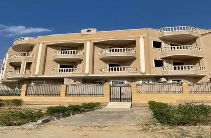 شقة - 3 غرف نوم - 2 حمامات للبيع في المجاورة الاولي - الحي الثالث شرق - مدينة الشروق - القاهرة