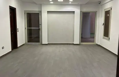 مساحات مكتبية - استوديو - 2 حمامات للايجار في شارع 155 - الحي الرابع - التجمع الخامس - مدينة القاهرة الجديدة - القاهرة