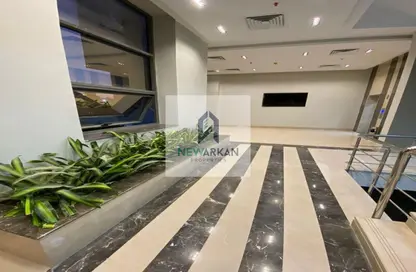 عيادة - استوديو للايجار في مول ويست بارك - محور 26 يوليو - مدينة 6 أكتوبر - الجيزة