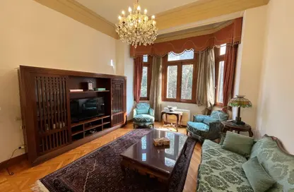 شقة - 2 غرف نوم - 3 حمامات للايجار في شارع الصالح ايوب - الزمالك - القاهرة