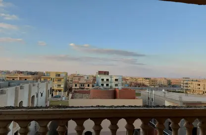شقة - 3 غرف نوم - 2 حمامات للبيع في المجاورة الثالثة - الحي الثالث شرق - مدينة الشروق - القاهرة