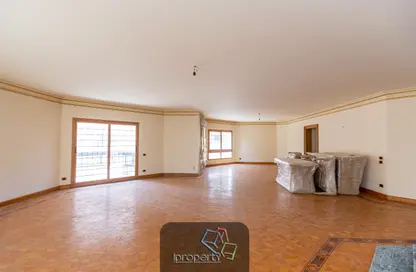 Apartment - 3 Bedrooms - 3 Bathrooms for sale in Maarouf Al Rusafi St. - Roushdy - Hay Sharq - Alexandria